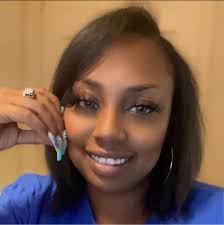 Do ladys still appreciate Candy and Flowers ?🧐