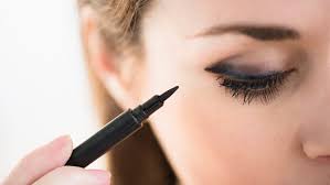 Your eyelids get oily on their own, says sir john, l'oréal's newest addition to its makeup artist roster. How To Remove Eyeliner Stains
