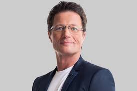 Stohl andrás az rtl klub gyertek át szombat este! Az A Fajta Szinesz Vagyok Akit Foglalkoztat Hogy Tetsszen Az Embereknek Stohl Andras Valaszolt