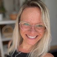 Denise Steinberg's Instagram, Twitter & Facebook