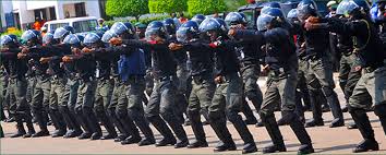 To do this, we use a lie detector, also called a « polygraph ». The Nigerian Police Force Is Stepping Up Its Recruitment Game With Lie Detector Tests Zikoko