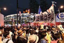 1964年東京オリンピックの開会式（1964ねんとうきょうオリンピックのかいかいしき、1964 summer olympics opening ceremony）は、東京オリンピック大会初日の1964年（昭和39年）10月10日（土曜日）に国立競技場で行われた開会式。前日（10月9日）は台風の接近により雨. Fqmrqh0hzfou9m
