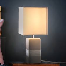 Voir plus d'idées sur le thème abat jour, lampe tout d'abord le pied de lampe de ghislaine c, réalisé à partir d'un modèle de s.hosseini: Lampe A Poser Creto Abat Jour Angulaire Et Pied Luminaire Fr