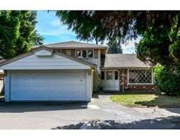 Offering A 4 5 Bed 3 Den Family Home Centrally Located In Ambleside Great 3 Level Split Floor Plan W Open Spa Real Estate Sale House Build Your Dream Home