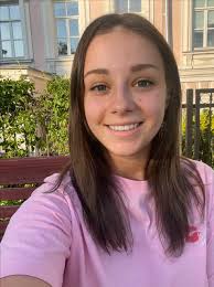 Feeling cute with my new haircut : r/selfie