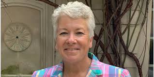 Debra Hamlin's Instagram, Twitter & Facebook