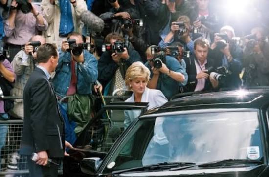 28th August, 1996! ❤ Princess Diana, keeps her first engagement as a  divorced woman, for a visit to the English National Ballet HQ, South  Kensington, London, Wednesday. The Princess had promised, back