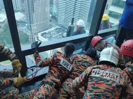 Perkataan bomba dalam bahasa melayu dipinjam daripada perkataan portugis bombeiros. Jabatan Bomba Dan Penyelamat Kuala Lumpur Sinar Harian