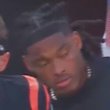 Cincinnati Bengals Player Was Caught Being “Secretive” While Trying To Hide  Strange Item On The Sideline During Blowout Loss vs. Lions [VIDEO] Full  story via 🔗 in comments. 👇