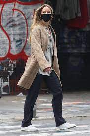 Jennifer lawrence is a fashion diva in its true sense and her sartorial picks in outfits validate the same. Jennifer Lawrence Wore A Perfect Fall Outfit For The New Era Who What Wear