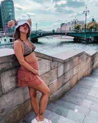Jun 09, 2021 · nach vorwürfen und seitenhieben von oliver pocher setzt sich die schwangere sarah engels auf instagram zur wehr. Sarah Lombardi Facebook