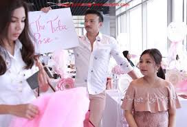 Beliau merupakan anak kepada menteri kanan (keselamatan), datuk seri ismail sabri yaakob, serta isteri kepada pereka fesyen terkenal, jovian mandagie. Myartis Com Myartis My Artis 16 Gambar Suasana Baby Shower Nina Sabrina Jovian Mandagie