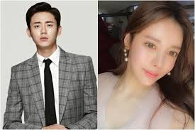 톱배우인 은서는 준우에게 자신의 연기 연습을 도와주면 준우의 최애 배우 이든을 만나게 해 주겠다며 제안한다 은서와 19금 로맨스 연기를 할수록 준우는 야릇한 느낌을 떨칠 수 없고, 설상가상으로 섹스신까지 도와달라는 은서. ë°°ìš° ì´ì§€í›ˆ ëª¨ë¸ ë„íšŒì§€ì™€ ì—´ì• ì„¤ ì†Œì†ì‚¬ ì¸¡ ì‚¬ê·€ì—ˆì§€ë§Œ ìµœê·¼ ê²°ë³„ ì´íˆ¬ë°ì´