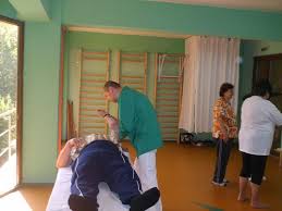 Hotelul livadia este situat pe aleea de cură în apropierea izvoarelor cu ape curative din stațiunea băile olănești. Poze Galerie Foto Hotel Livadia Baile Olanesti