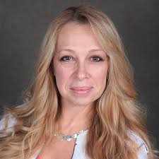 Suzanne Hagan's Instagram, Twitter & Facebook