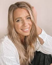 Samantha London's Instagram, Twitter & Facebook