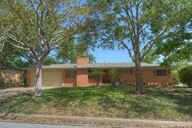 Arlington Tx Home For Sale Listed At 118 900 Get More Information And Search Other Listings For Sale In Foreclosed Homes For Sale Foreclosed Homes Arlington