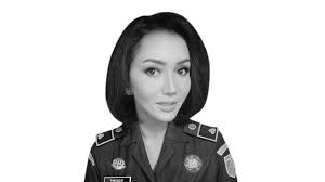 Nama pinangki menjadi sorotan ketika dirinya tampak dalam satu foto dengan djoko tjandra dan pengacara anita kolopaking. Mengenal Siapa Jaksa Pinangki Sirna Malasari