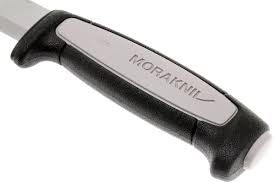 It's the combination of the extra thick blade made of carefully selected carbon steel and the shock resistant handle that makes it so. Mora Robust 12249 Feststehendes Messer Gunstiger Shoppen Bei Knivesandtools De