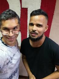 Jonathan Andy IS back dans LE CLUB avec son album KARNE VWAYAZ. Le chanteur  est venu présenter quelques extraits de cet opus aux couleurs du monde.  Louanna Lodoiska pour le cinéma et