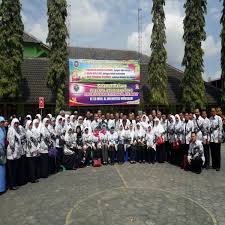 Studi banding merupakan suatu kegiatan yang dilakukan dengan tujuan menambah wawasan dan pengetahuan yang akan diterapkan kedepannya untuk menjadi lebih baik. Studi Banding Pengurus Pgri Kabupaten Bogor Provinsi Jawa Barat Ke Sd Muhammadiyah Al Mujahidin Wonosari Disdikpora Gunungkidul