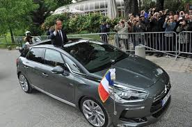 La Citroen Ds5 Hybrid4 Tient La Vedette Sur Les Champs Elysees Autopanorama Info