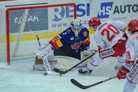 Werk arena, třinec, česká republika. Fotogalerie Madeta Motor Cb Hc Ocelari Trinec Fotogalerie Vyborny Vykon A Prvni Domaci Vyhra Motor Si Vyslapl Na Trinec A Zlomil Prokleti Budvar Areny Hokej Sport Budejcka