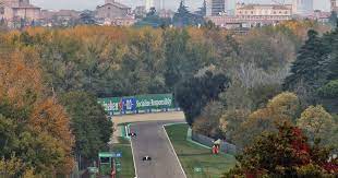 Hamilton consigue la pole position por delante de los pilotos de red bull pérez y verstappen. 6i7dxylduhdxgm