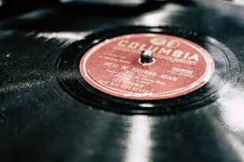 Cleaning records with a vinyl vacuum cleaner is easy. Diy Guide How To Clean Your Vinyl Records Easy Way