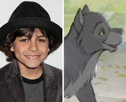 Mowgli küçük yaşta ailesini kaybetmiş ve ormanda ayı, panter ve kurt sürüsü tarafından büyütülmüş bir çocuktur. Emjay Anthony As Gray Disney S All Star Cast For The Jungle Book Revealed Heart