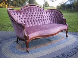 38 rare photos show everyday life of people in their houses over 100 years ago. Victorian Velvet Sofa I Have Been Dreaming Of This Ideallly A Pink Or Gold One For A Long Time Victorian Style Furniture Victorian Furniture Victorian Sofa