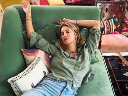 Bastó que dolores barreiro comparta una foto abrazando y besando a una mujer, ambas sosteniendo la libreta roja, para que la mayoría de los que vieron la imagen se hicieran la misma pregunta. Asi Es La Casa Hippie Chic De Dolores Barreiro Con Mucha Deco Inspirada En La India Para Ti