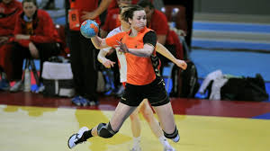 She competed on the dutch team at the 2014 european women's handball. Westlandse Handbalster Yvette Broch Verhuist Van Frankrijk Naar Hongarije Omroep West