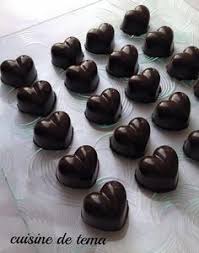 Chocolat Fourre A La Pate De Praline Faire Du Chocolat Recette Chocolat Maison Recette Bonbon Chocolat