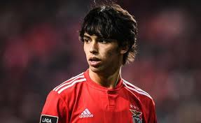 Nom dans les pays d'origine: Fernando Santos Aconselha Joao Felix A Ficar No Benfica