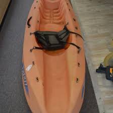 By combining a built in keel with short length, the frenzy can track straight yet maintain incredible maneuverability. Ocean Kayak Frenzy Orange Single Seat Kayak Used Pickup Nj For Sale From United States