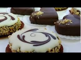 Petits Gateaux Aux Amandes Chocolat حلوة الرخامة بشكلاط و لوز Youtube Mini Cheesecake Cheesecake Desserts