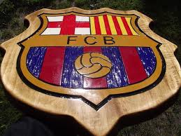 Das wappen des fc barcelona ist in drei teile unterteilt. Fc Barcelona Grosse Einzigartige Handgemachtes Logo Aus Holz Catawiki