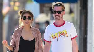 Macaulay culkin and brenda song just broke the news that they're now the proud parents of a healthy baby boy. Drqhfw50zifi8m