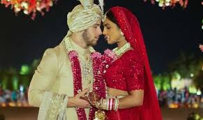 Actress Priyanka Chopra Takes Her New Husband Nick Jonas Priyanka Chopra Wedding Hindu Wedding Hindu Wedding Ceremony