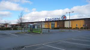 Ideal for touristic activities as bed and breakfast and gîtes. Sergent Major Et Loding Debarquent Au Centre Leclerc