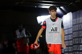 Psg wait for 'happier' neymar to sign contract extension. Ligue 1 Teams Circle Talented Psg Youngster Who Has Yet To Sign A Professional Contract Psg Talk