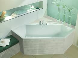 Chez sawiday, nous vous proposons des baignoires d'angle offrant un confort optimal aussi bien en position assise que couchée. Baignoires D Angle 10 Exemples D Integrations