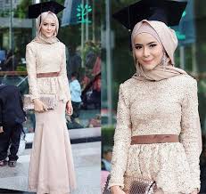 10 Referensi Kebaya Muslim Untuk Wisuda Tetap Cantik Tapi Tidak Berlebih Model Pakaian Hijab Model Pakaian Gaya Model Pakaian