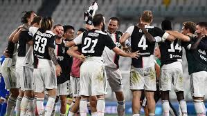 Latest juventus news from goal.com, including transfer updates, rumours, results, scores and player interviews. Juventus Turin Schafft Alle Neune Aktuell Europa Dw 26 07 2020