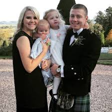 To the ground at knifepoint, the horrific ordeal she suffered. Elizabeth Smart Opens Up About Sharing Kidnapping Story With Her Kids E Online Deutschland