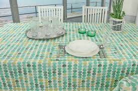 Diese tischdecke kann ganz einfach abgewischt werden und. Garten Tischdecke Mit Fleckschutz Perl Grun Punkte Breite 100 Cm Tideko Tischdecken Shop De Tischdecken Markenqualitat