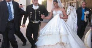 Los memes celebran la próxima boda de christian nodal y belinda. Lupillo Rivera En Su Boda Con Mayeli Wedding Dresses Bride Dresses