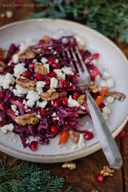 Rezept Winterlicher Rotkohlsalat Mit Feta Granatapfelkernen Und Walnussen Gesunder Blaukrautsal Rotkohlsalat Salat Rezepte