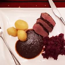 Entenbrust Mit Portwein Pflaumen Sosse Silvertravellers Rezept In 2020 Entenbrust Entenbrust Rezept Backpflaumen